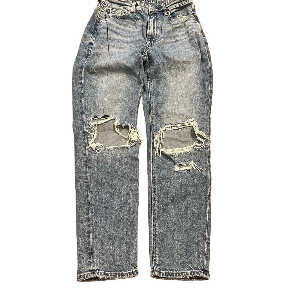 American Eagle Mom Jean size 2 Short Distressed Cropped High Rise Denim Casual